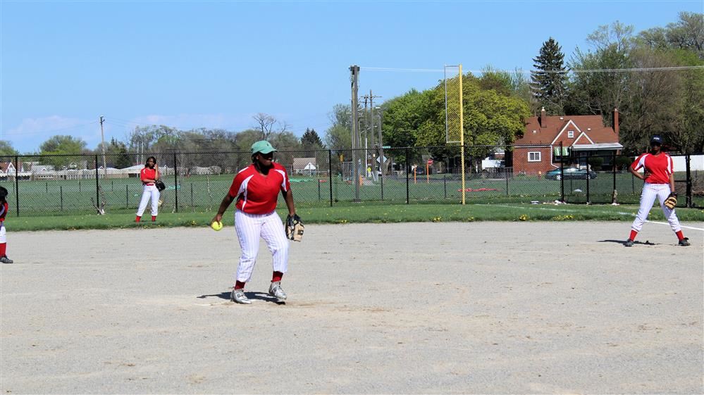 Osborn Girls Softball Game Photo 